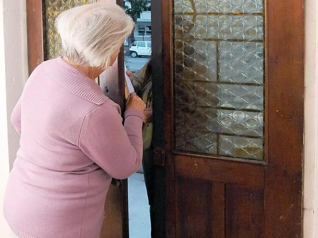 Luino, la lezione contro le truffe? Nella chiesa parrocchiale dei Santi Pietro e Paolo