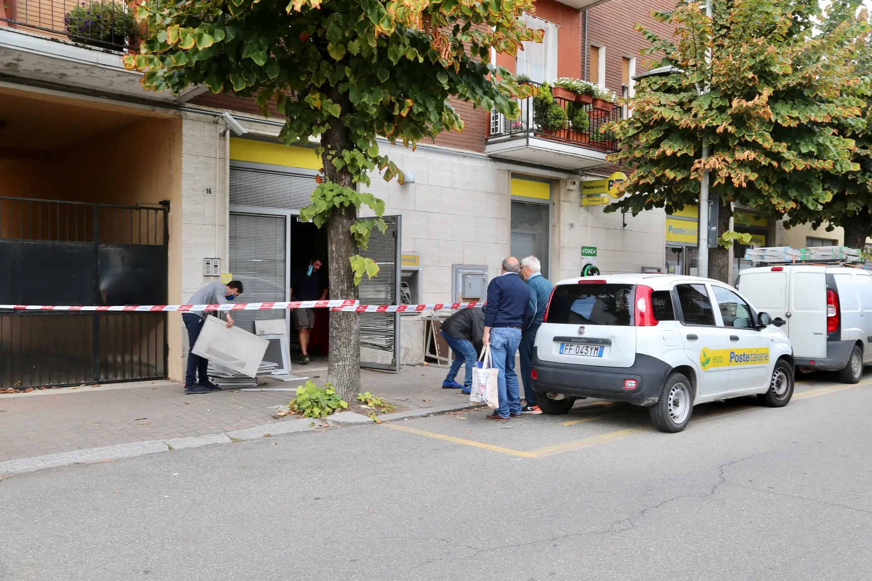 Robbio, fanno esplodere Postamat: danneggiato anche l'edificio