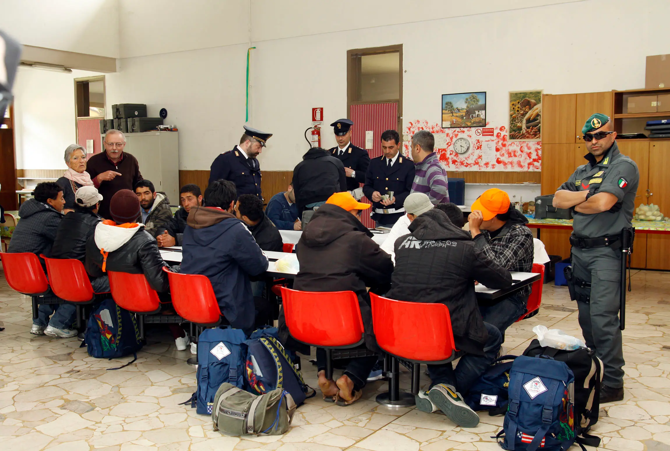 Assistenza sanitaria e rifugiati in stazione: il Comune di Milano attacca anche la Regione