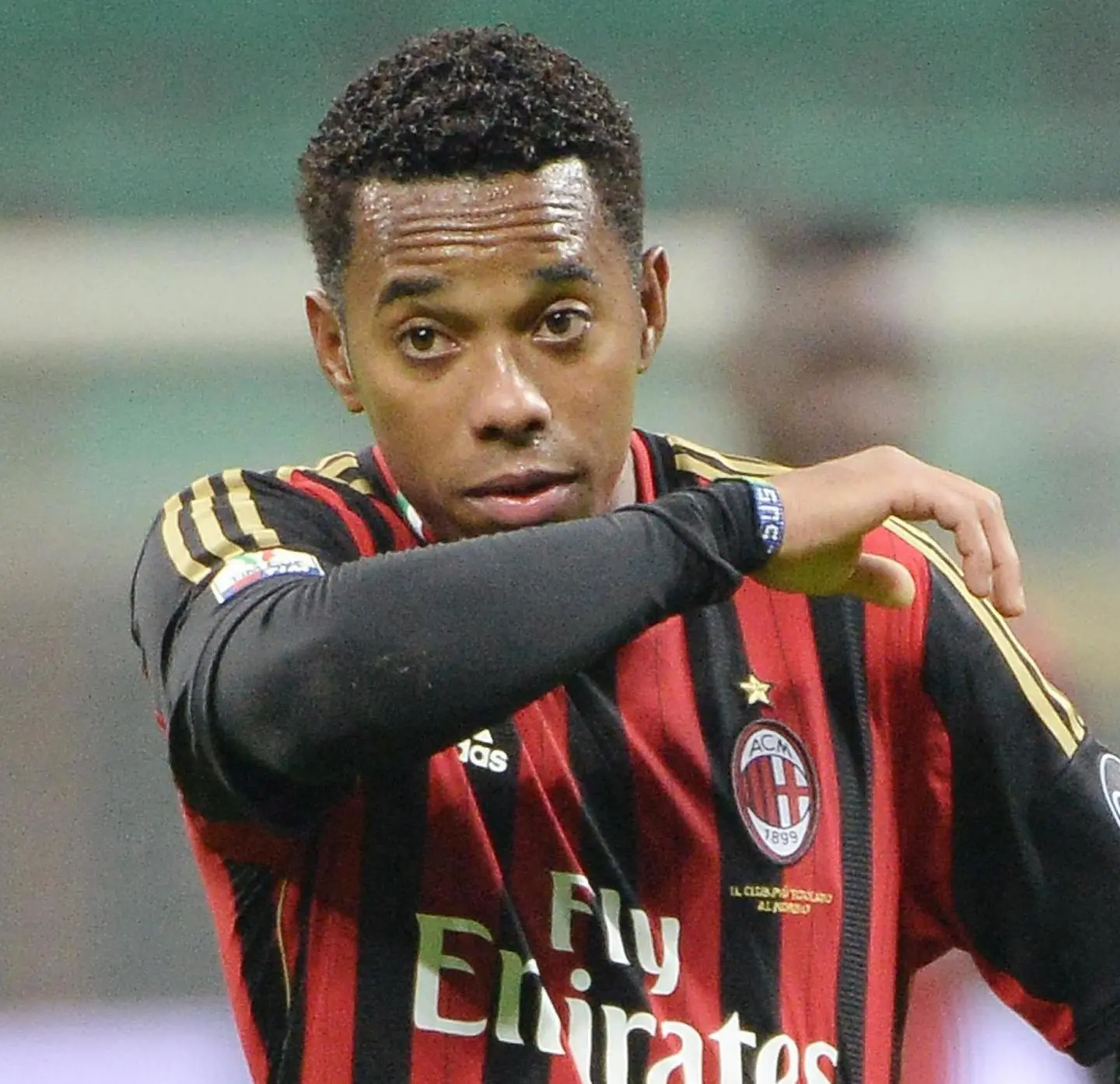 Robinho, condannato per lo stupro di una 23enne: così l'Italia prova a mandarlo in carcere