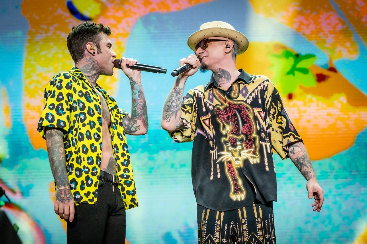 Fedez e J-Ax sul palco di Love Mi (Foto Francesco Prandoni)