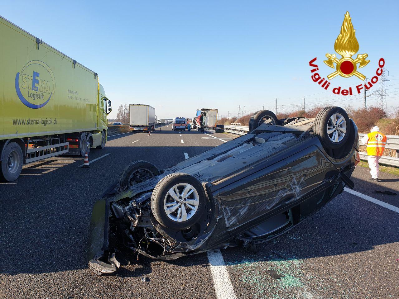 Incidente In A Auto Cade Dal Tir Due Feriti E Chilometri Di Coda Foto