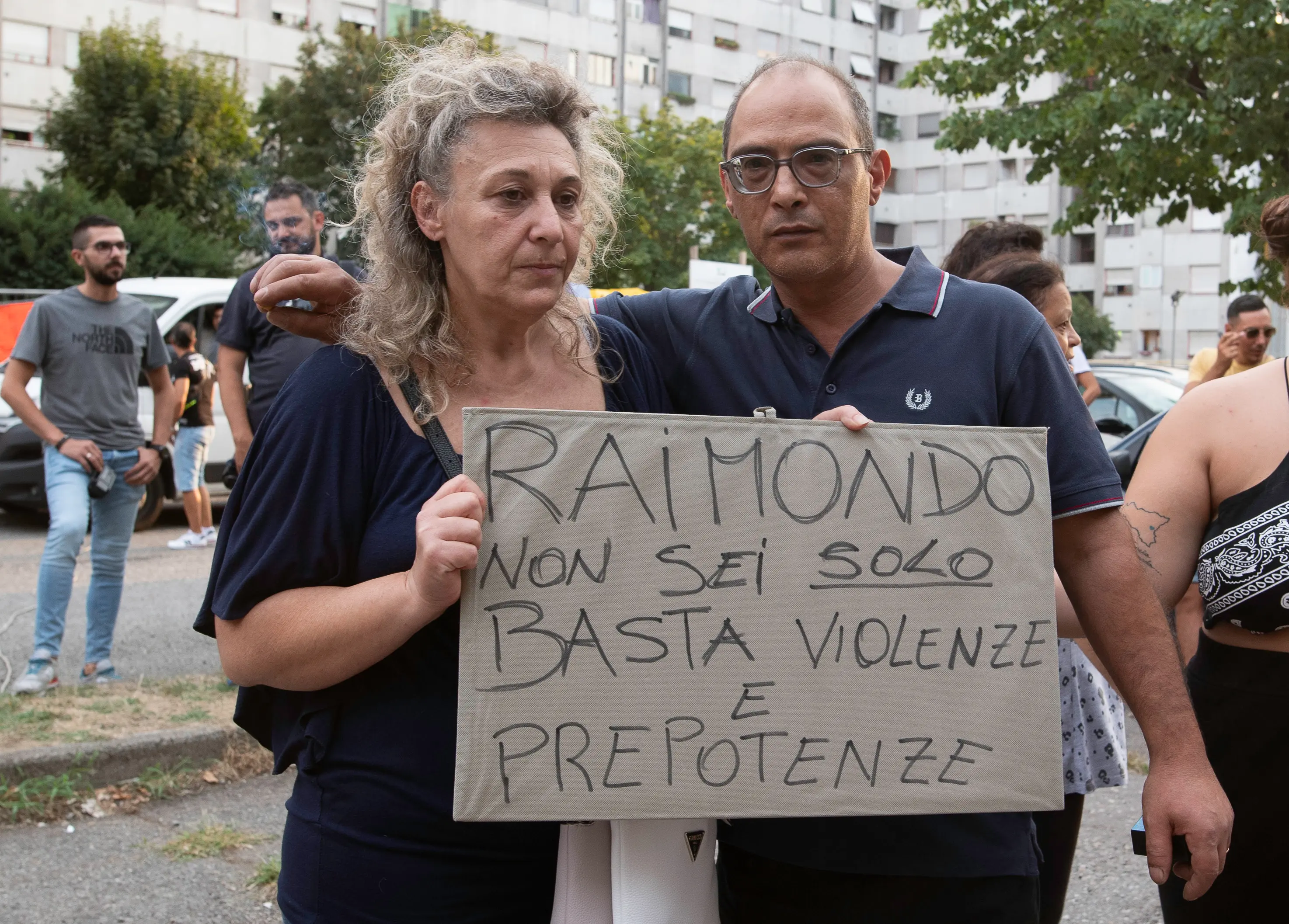 Via Salomone, manifestazione dopo raid punitivo contro anziano: "Non sei solo"