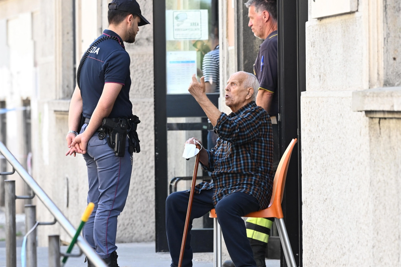 L'ingresso della Casa di riposo dove nella notte è scoppiato l'incendio