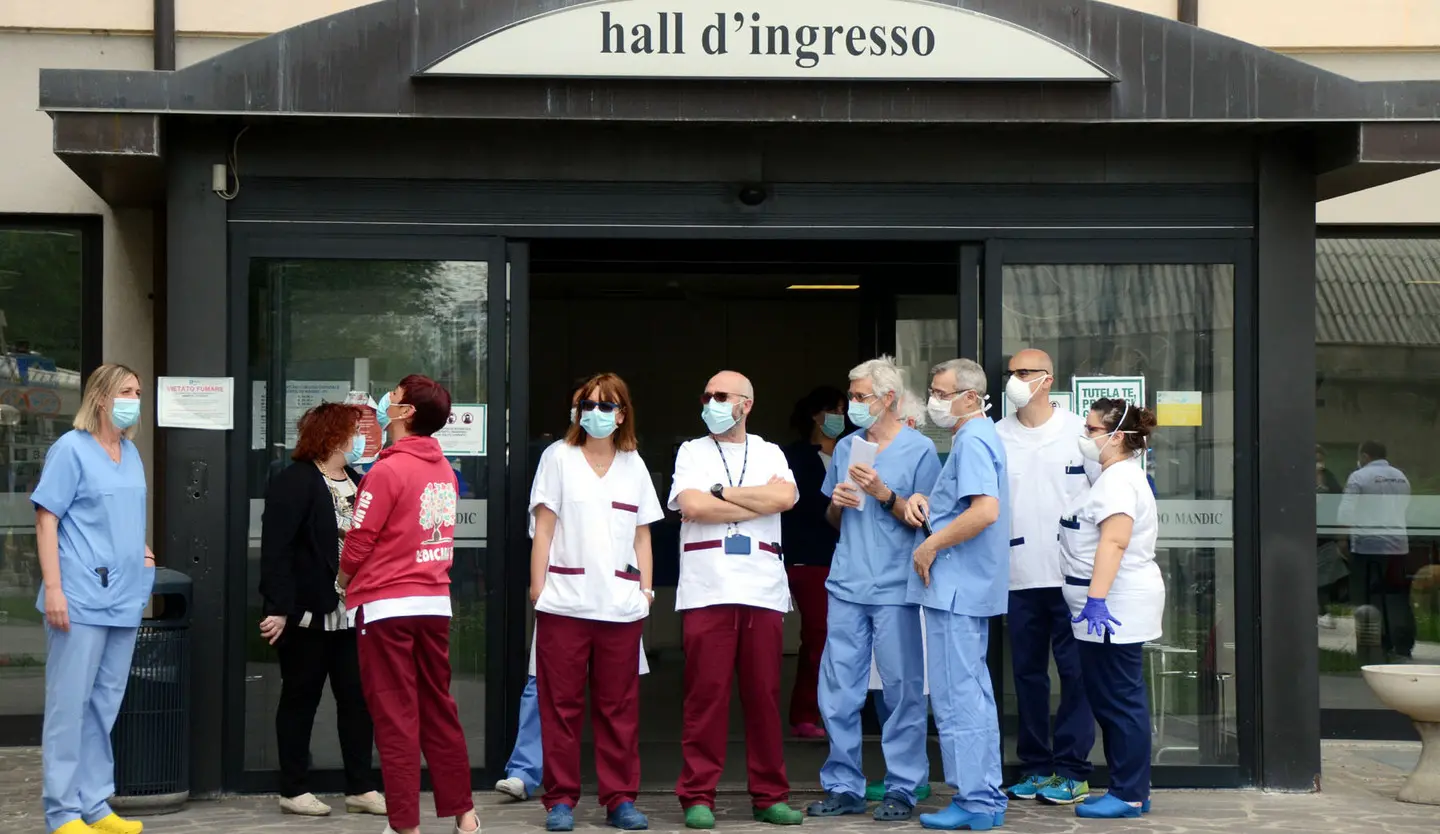 Lecco, allarme ospedali: "Si rischia il collasso"