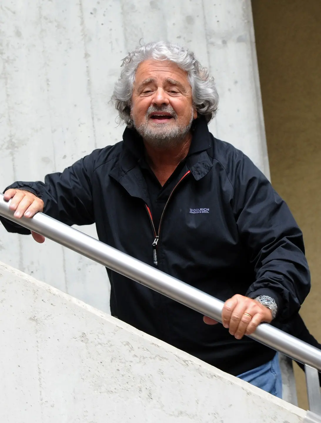 Beppe Grillo, visita a sorpresa al Salone del Mobile: "Qui ci sono le eccellenze"