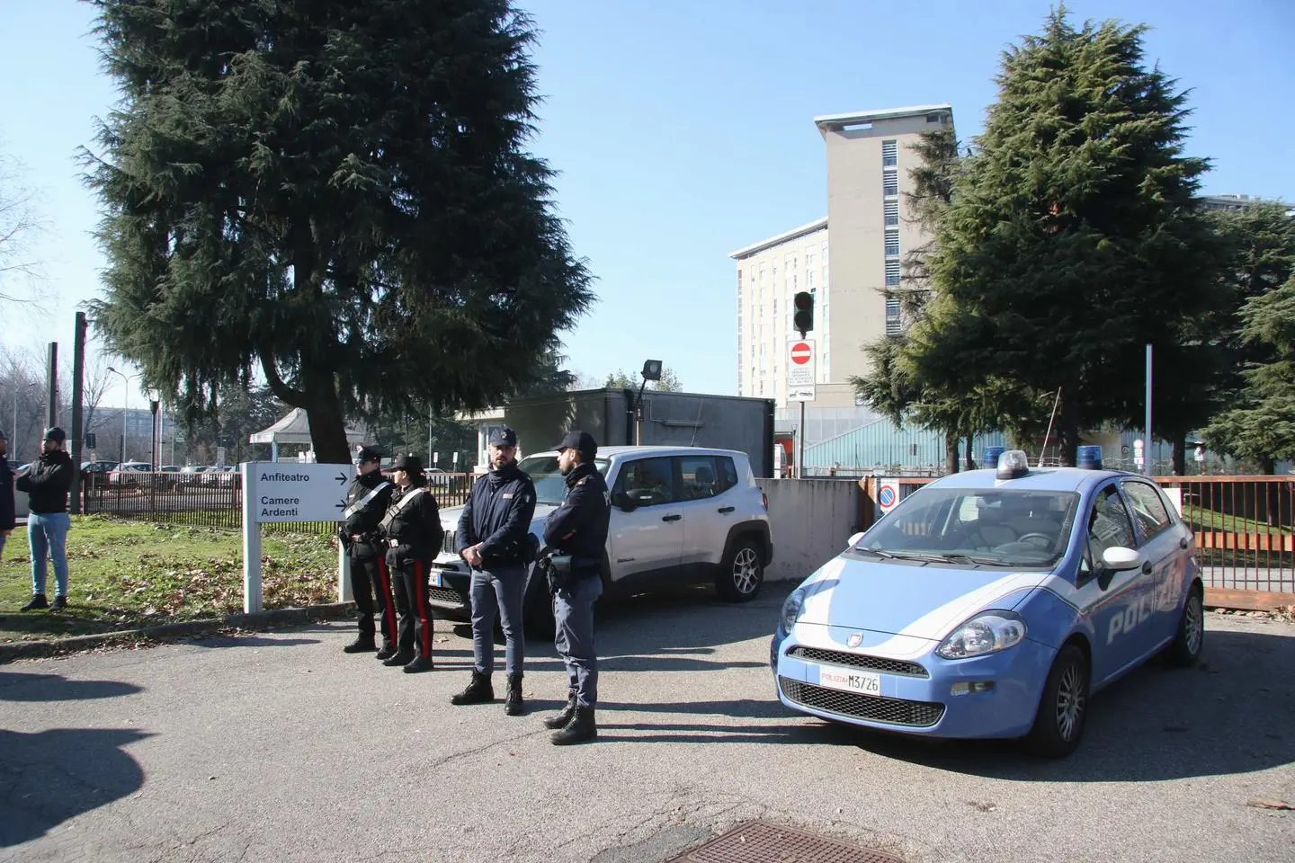 Milano, blindato l'ospedale San Paolo dove è ricoverato l'anarchico Alfredo Cospito