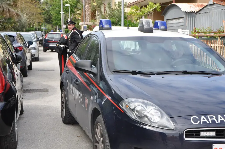 Torino, trovato morto sul ballatoio. Il medico legale: "Colpo alla testa"