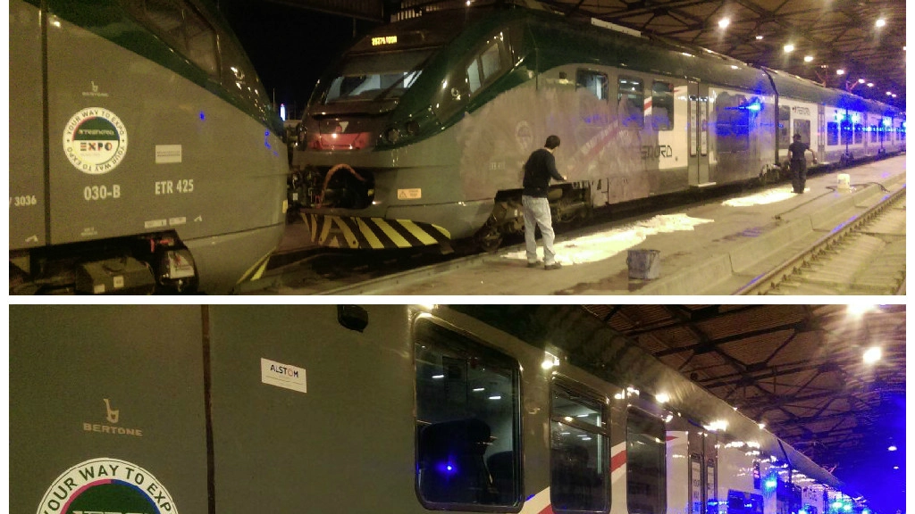 Il convoglio vandalizzato durante le operazioni di rimozione dei graffiti e il treno ripulito