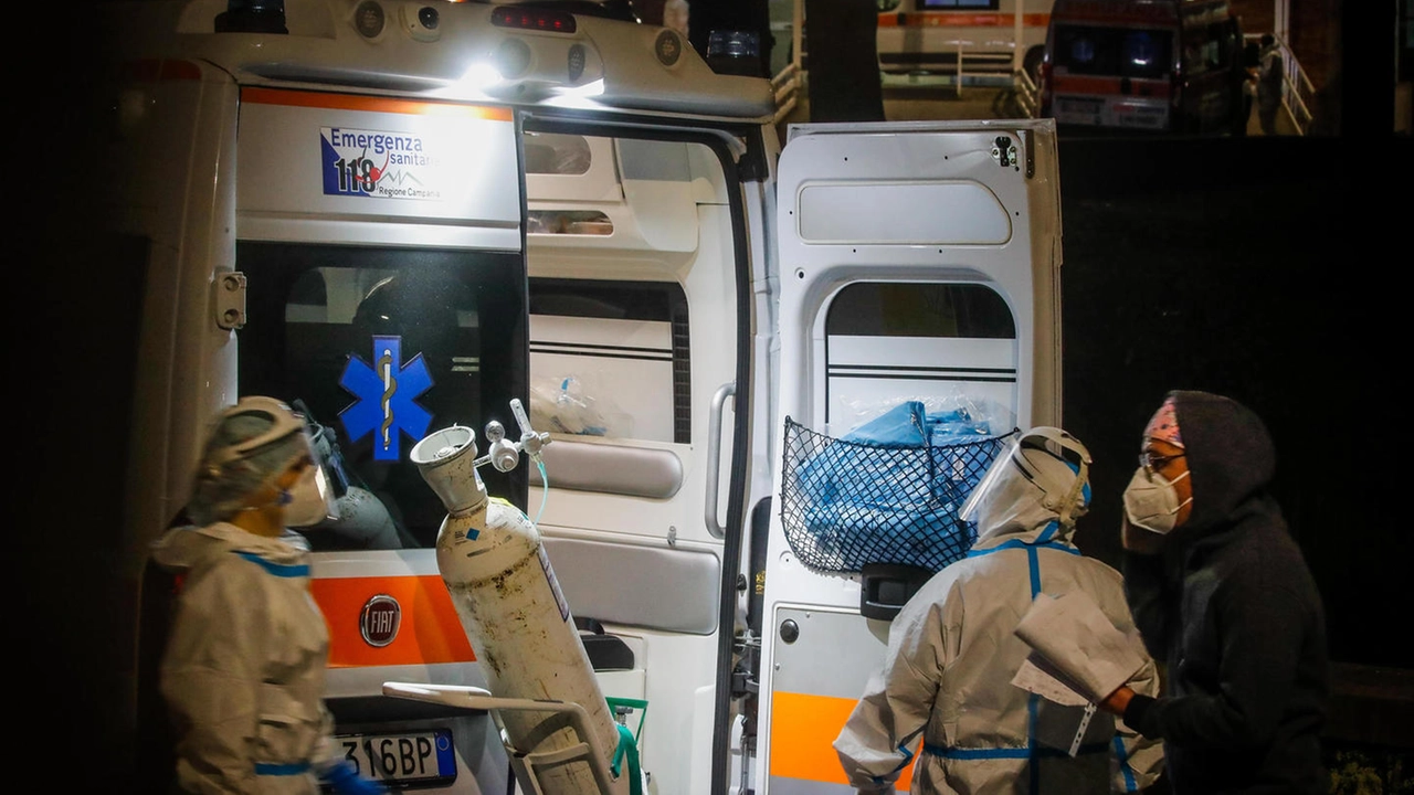 Ambulanze al Pronto Soccorso del Cotugno di Napoli