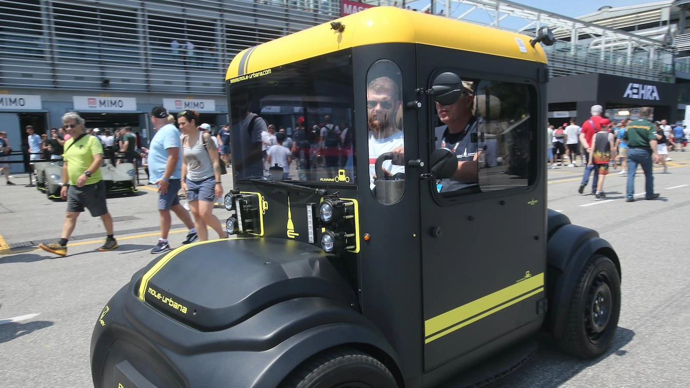 Il Salone del divertimento  I piloti-robot al rush finale  E un giro di pista speciale