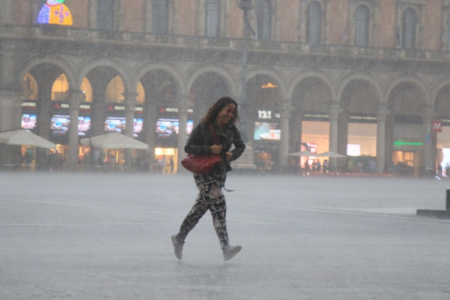 Maltempo Ancora Pioggia E Temporali A Milano Allerta Meteo Fino A Domattina