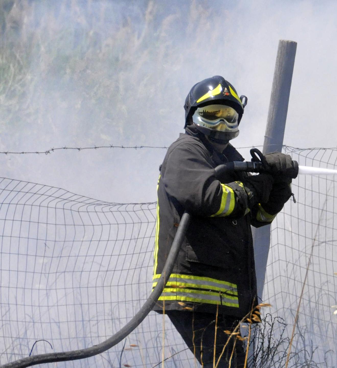 Legnano Incendi A Orologeria Visto Il Piromane