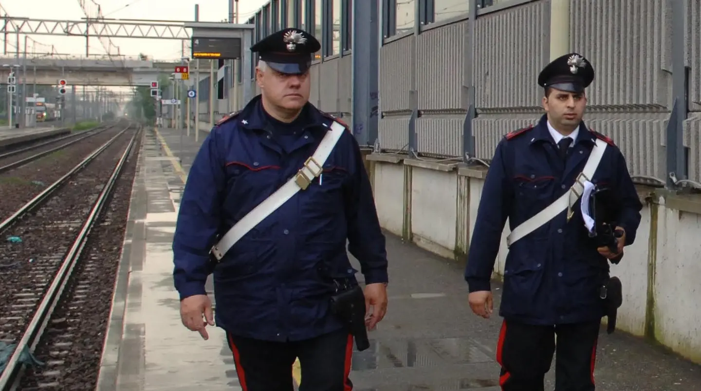 Pioltello, capotreno picchiata da passeggero senza biglietto: la fuga e le telecamere