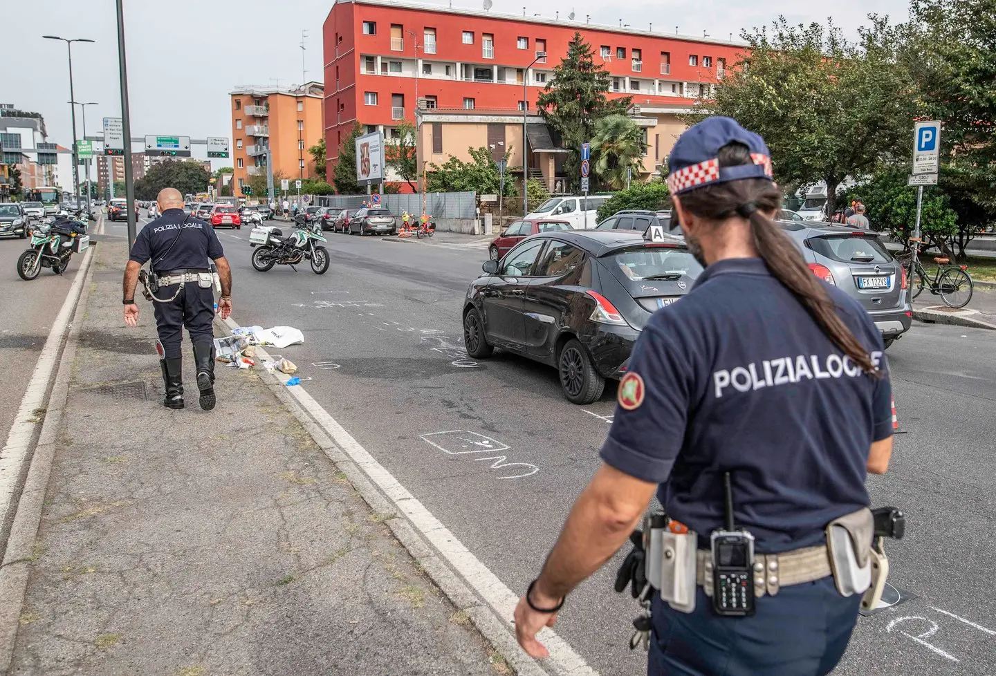 Milano, pedone investito da auto in via Novara: grave 89enne