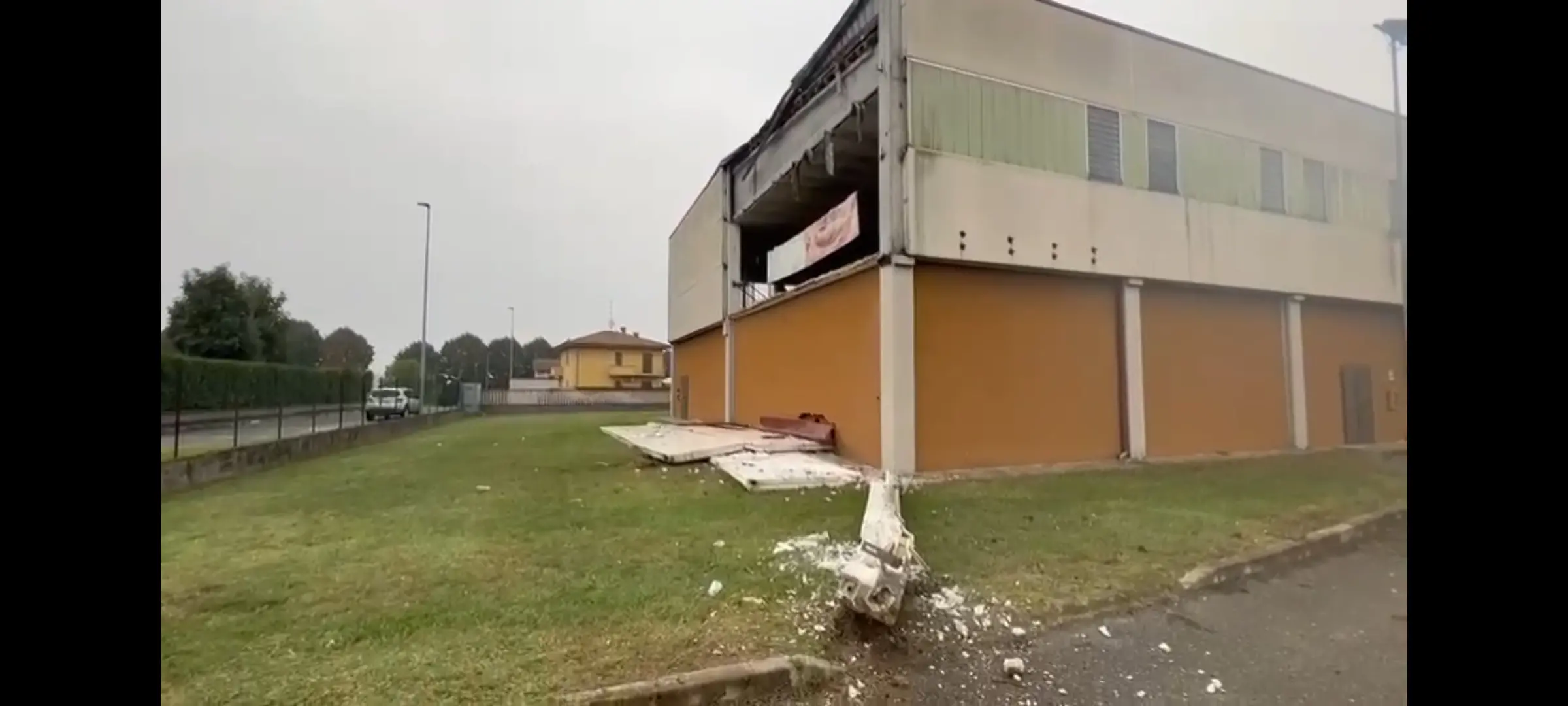 Castiglione, crolla muro della palestra nella scuola che ospita il seggio