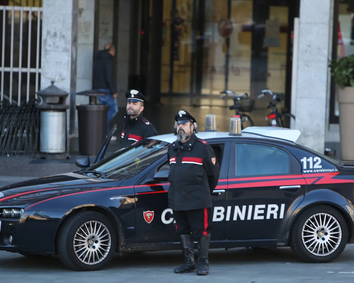 Barlassina, cade dal tetto per rubare il cellulare alla ex moglie