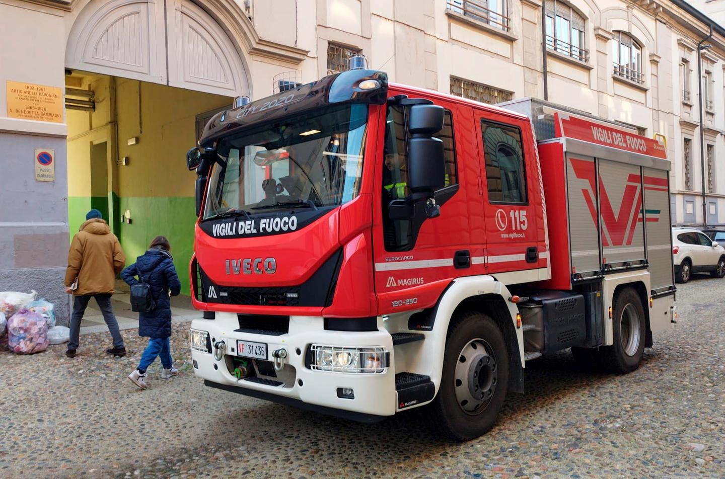 Studente spruzza lo spray al peperoncino a scuola: diversi