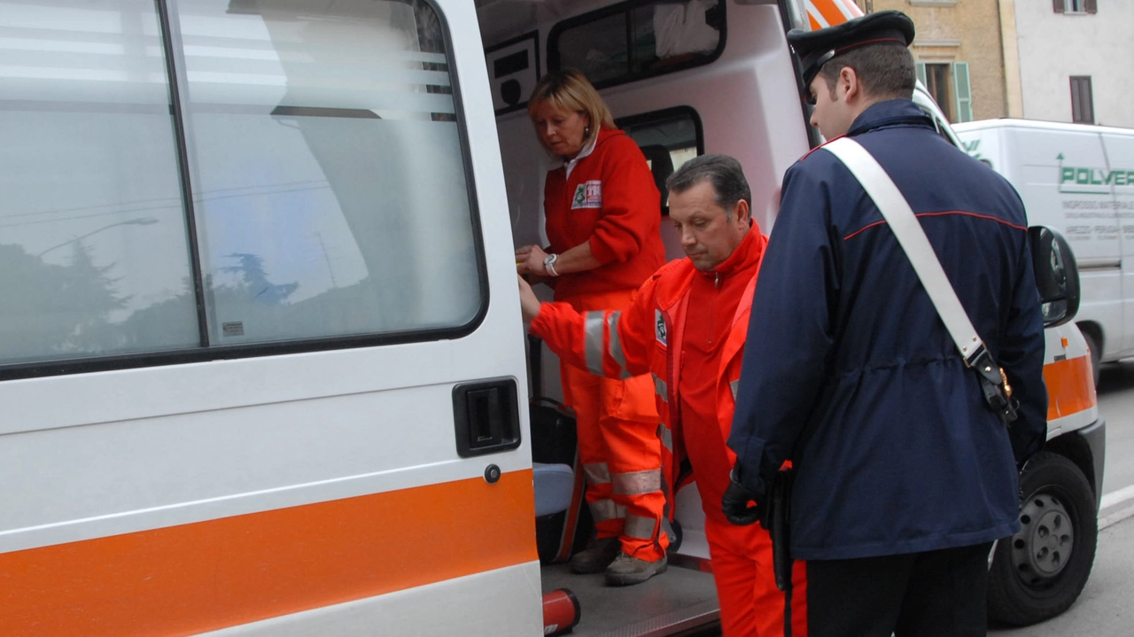 Ambulanza e carabinieri