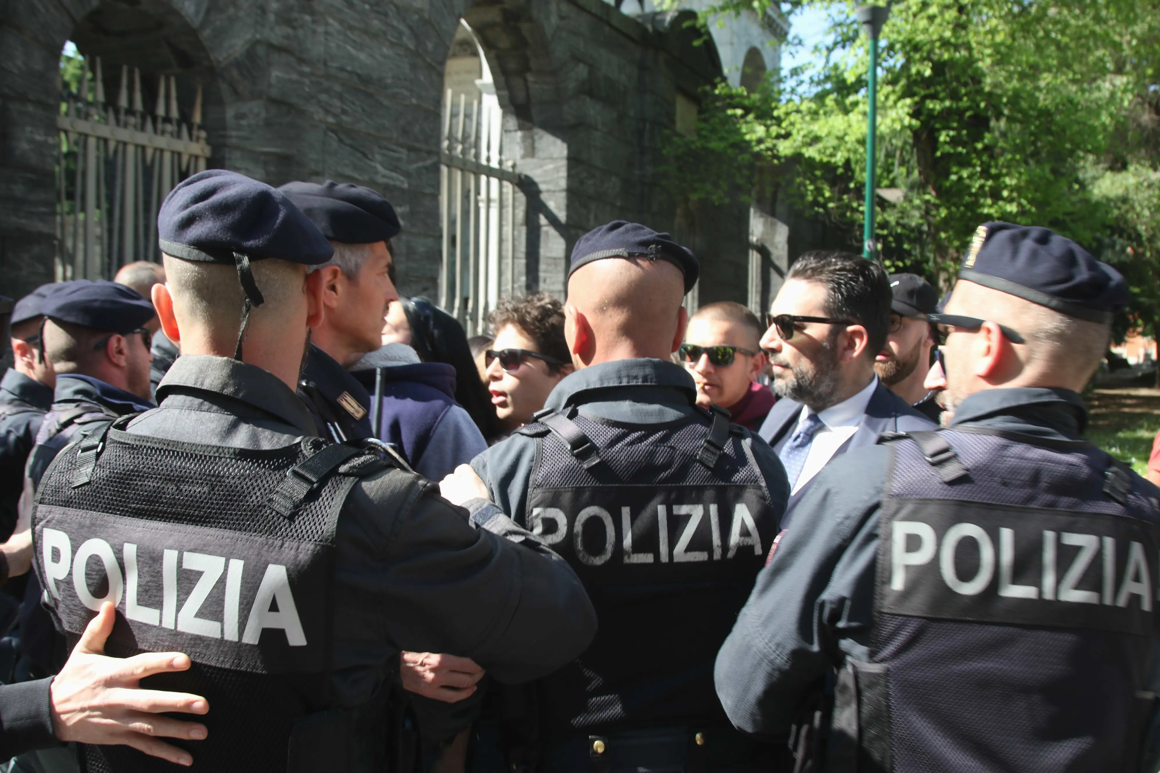 Milano, 25 aprile: il ministro Valditara contestato dagli studenti