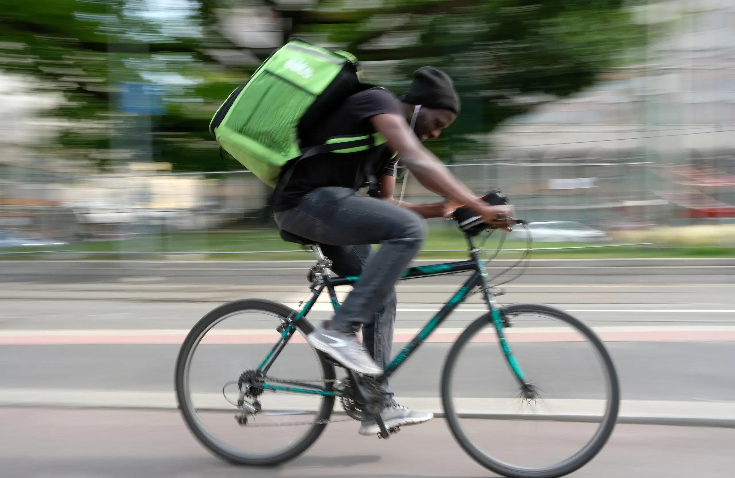 Sequestri di bici non a norma, rider in allarme