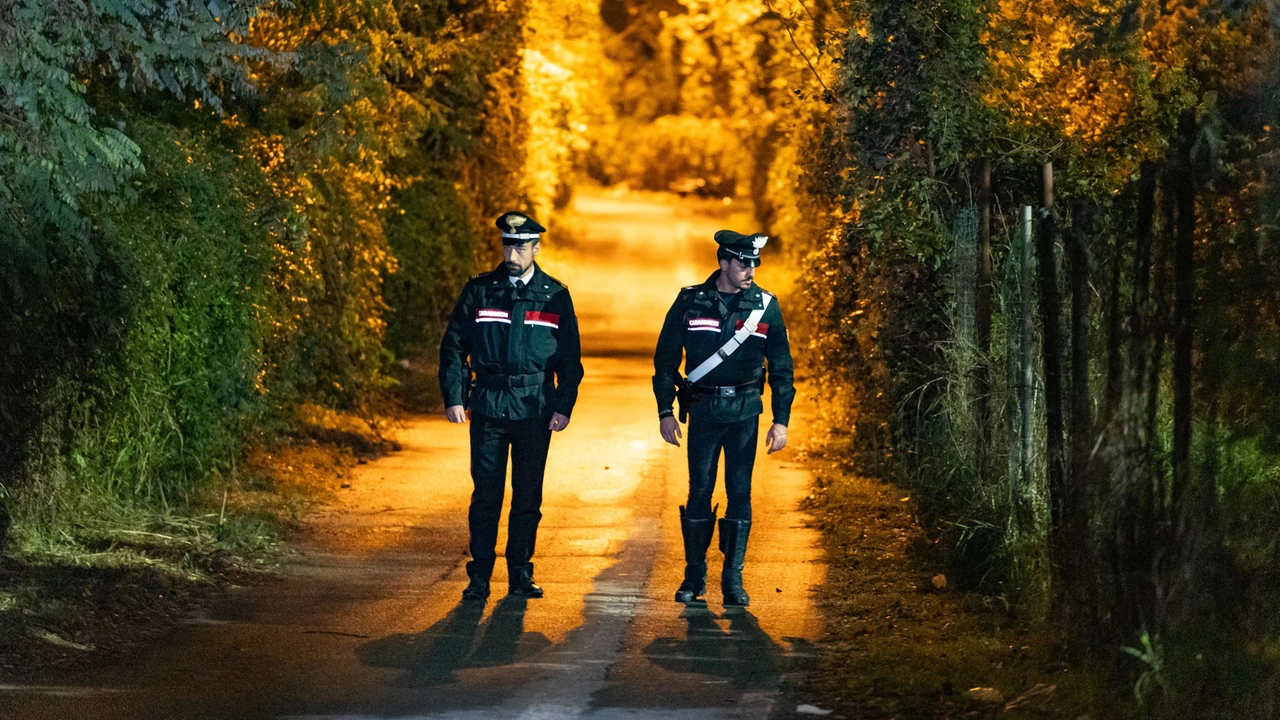 I carabinieri sul luogo dell'omicidio a Sesto San Giovanni