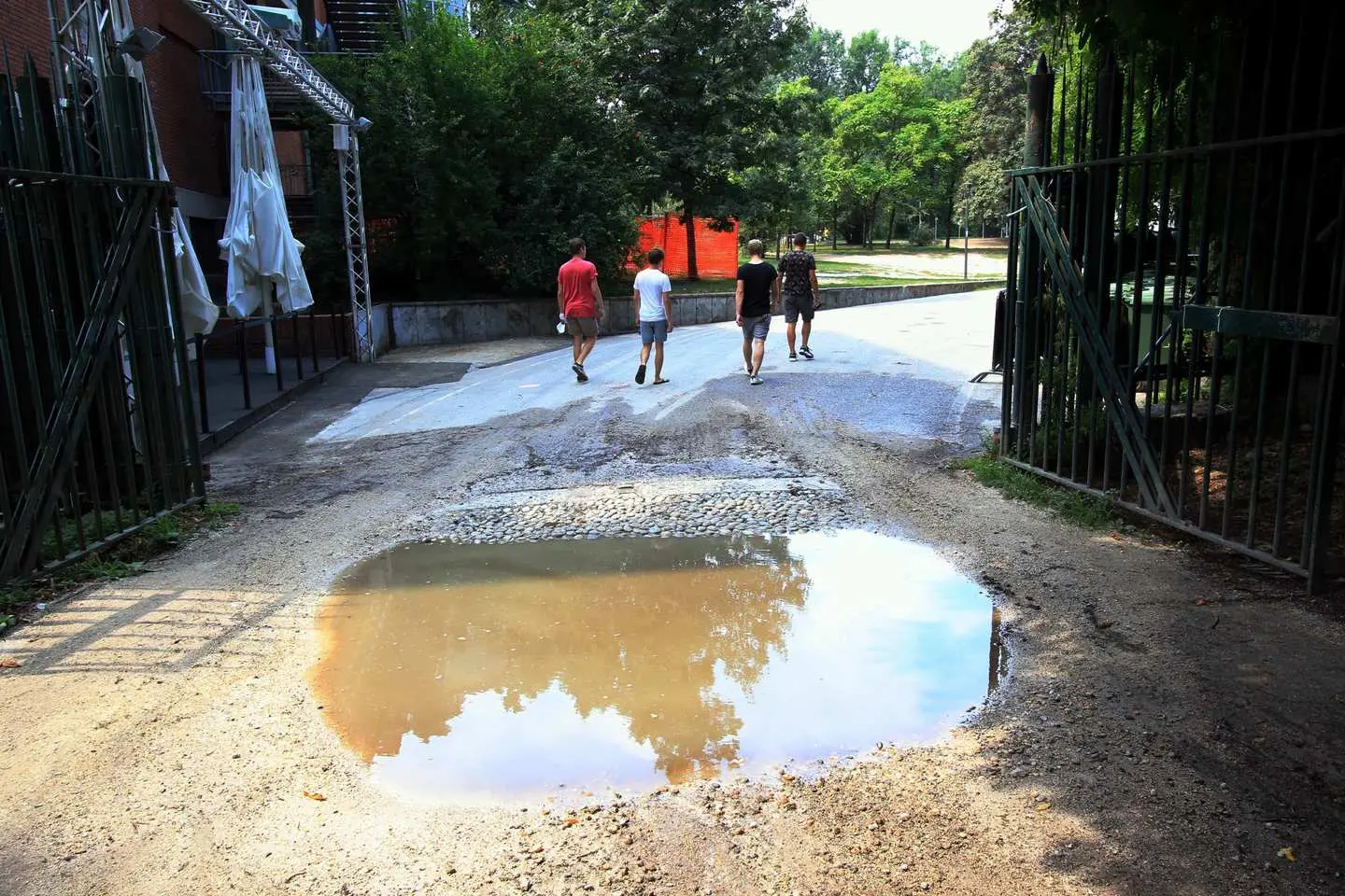 Milano, se il Parco Sempione diventa un groviera