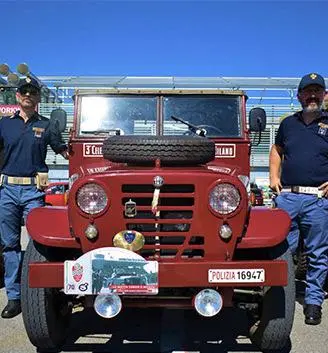 Parata della polizia al raduno Alfa Romeo