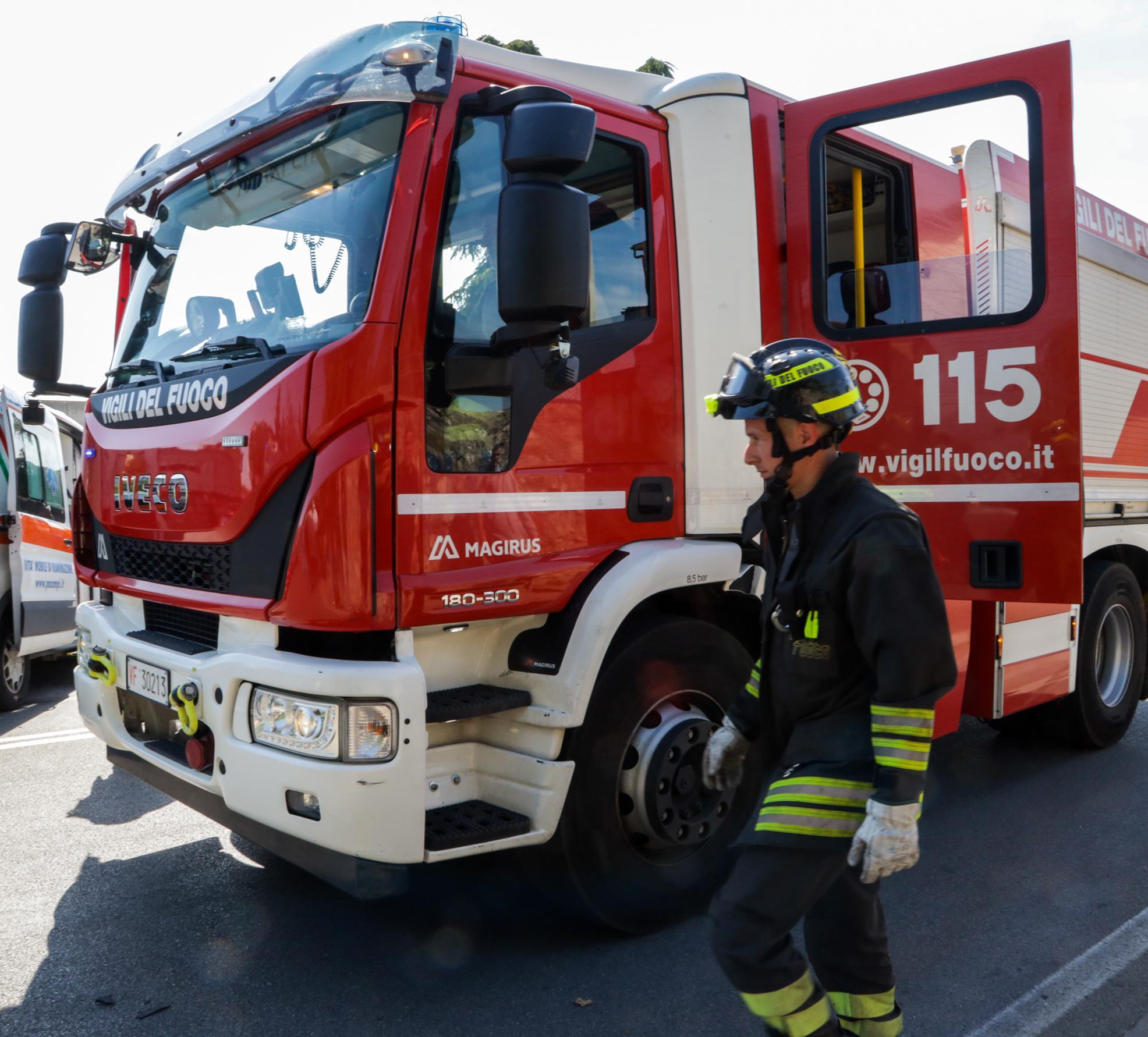 Incendio In Unazienda Silos Si Spezza