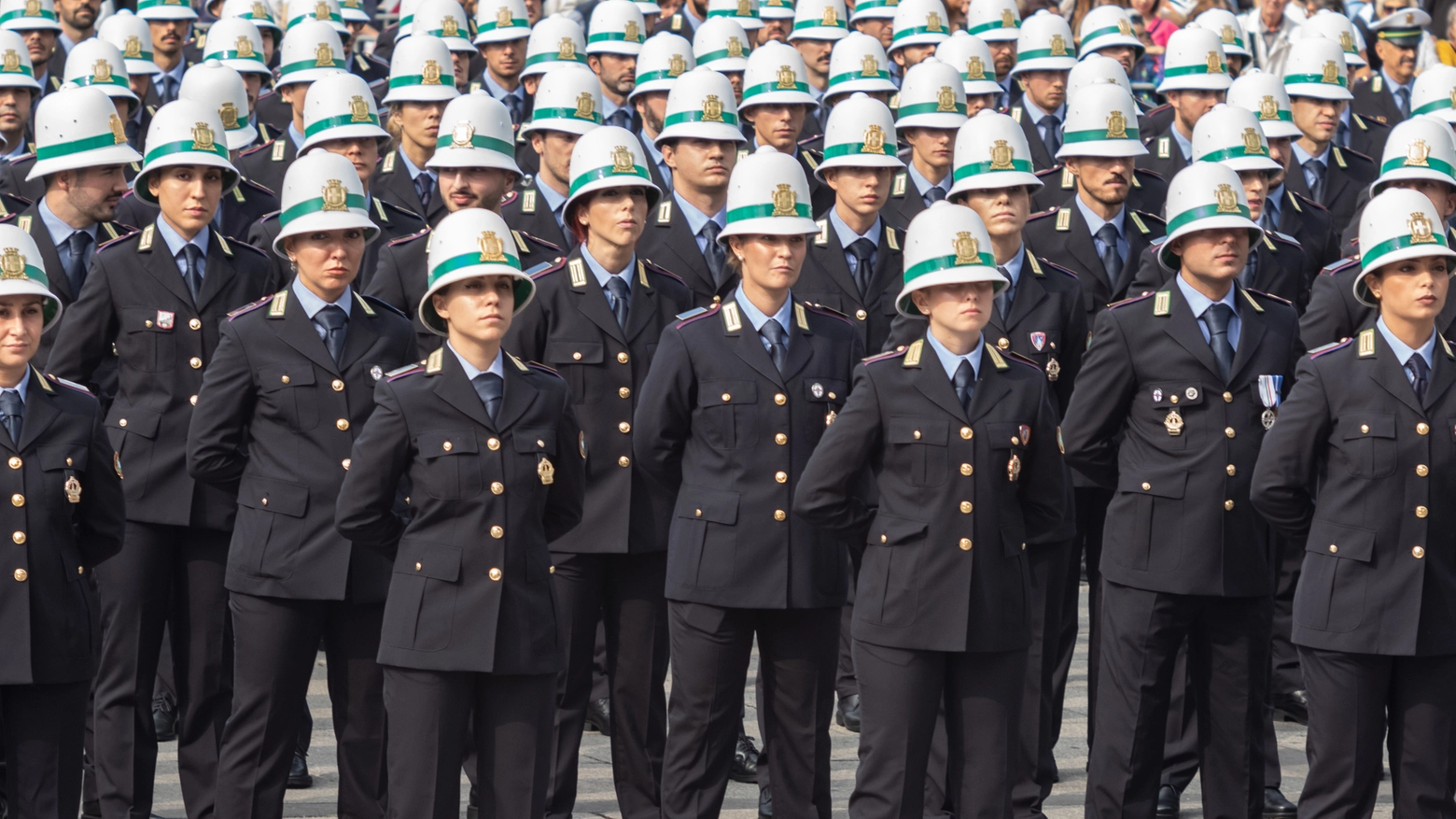 Agenti della polizia Locale di Milano riuniti in piazza Duomo per le celebrazioni del 163° anniversario del corpo il 4 ottobre 2023 (Foto Davide Canella)