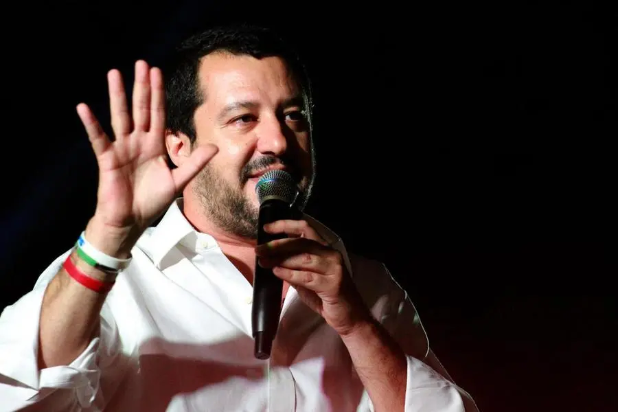 Voghera, Matteo Salvini in piazza: "Non ho la febbre"