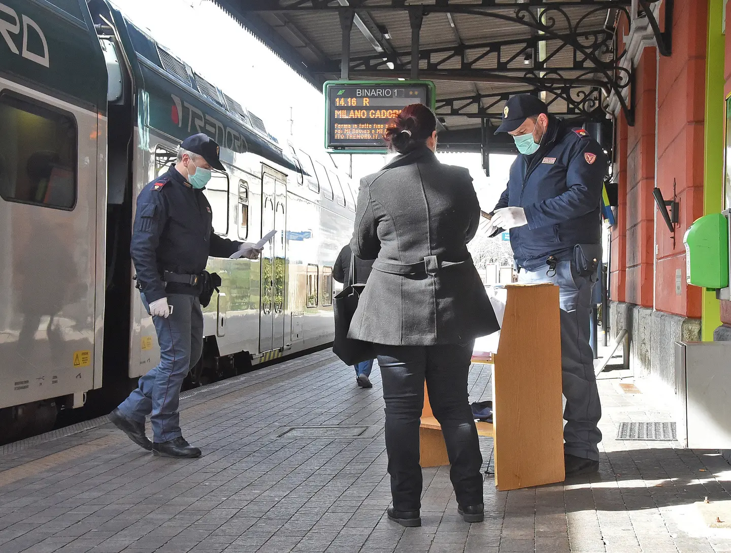 Sul treno senza tampone: rispediti indietro 60 svizzeri