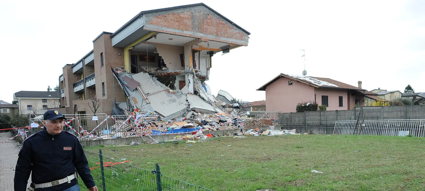 Rescaldina, il giallo del crollo della palazzina