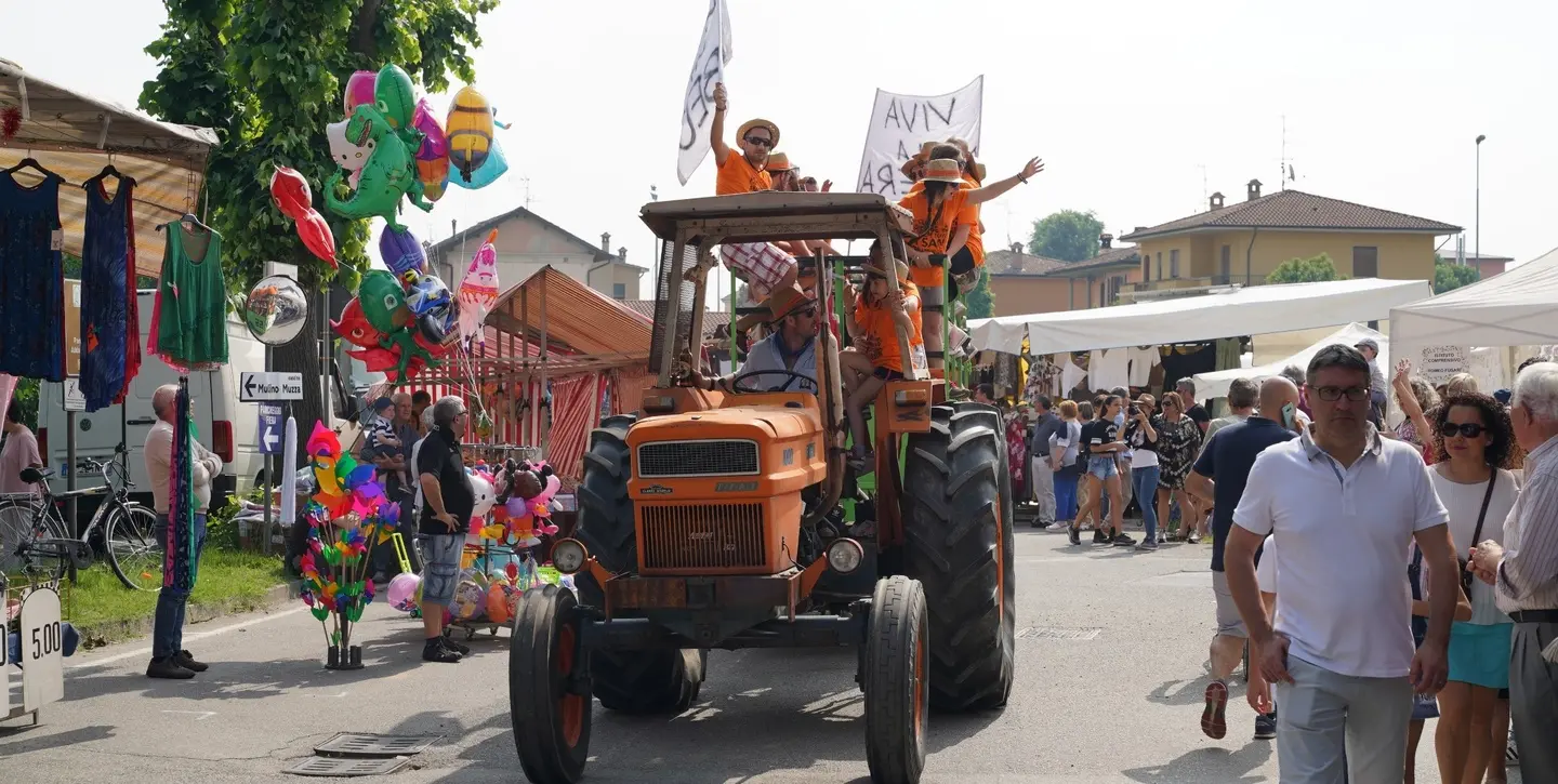 Castiglione d’Adda, iI don bacchetta la Fiera di San Bernardino: “Ubriachi dalla mattina”