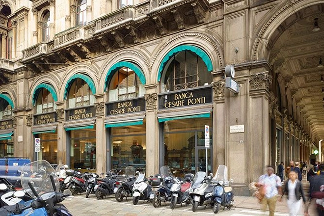 La sede della Banca Cesare Ponti in piazza del Duomo