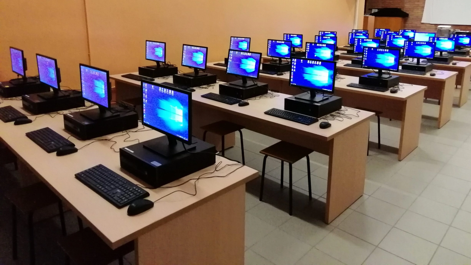 La presenza di computer nella scuole è molto disomogenea