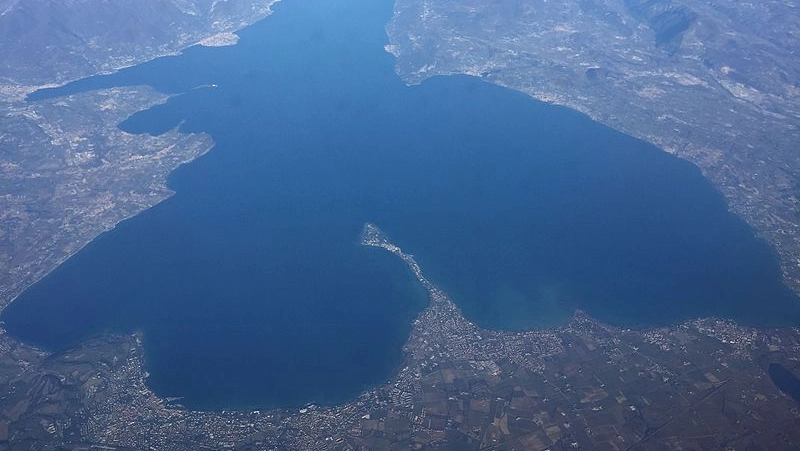 Il lago di Garda visto dal cielo