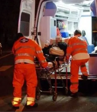 Ciclista travolto sul ponte delle Milizie. Caccia al pirata, forse una gara fra auto