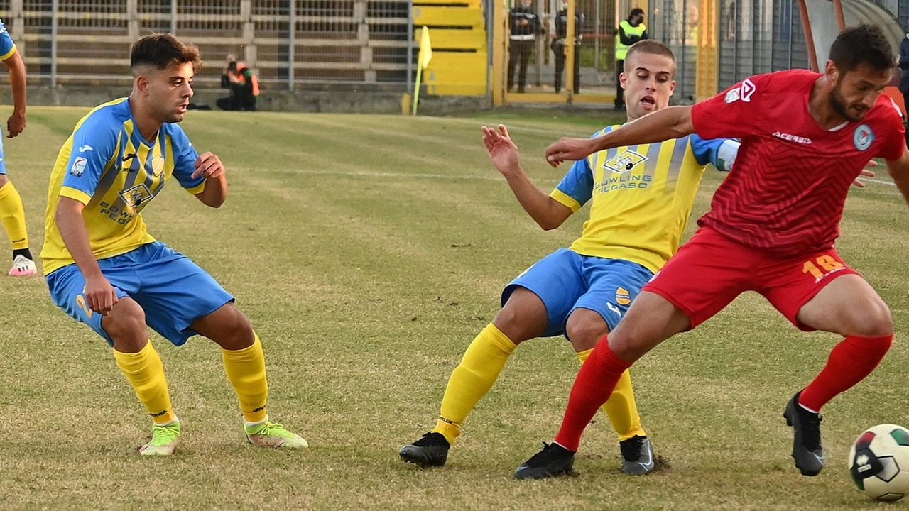 Non basta il gol di Zennaro Pergolettese battuta 3-1