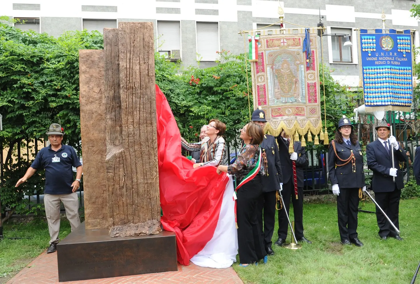 Caduti in Russia, monumento inaugurato in via Verziere