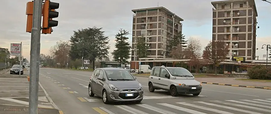 Verdellino, semaforo rosso stop: 1.600 i multati: protesta al comando dei vigili