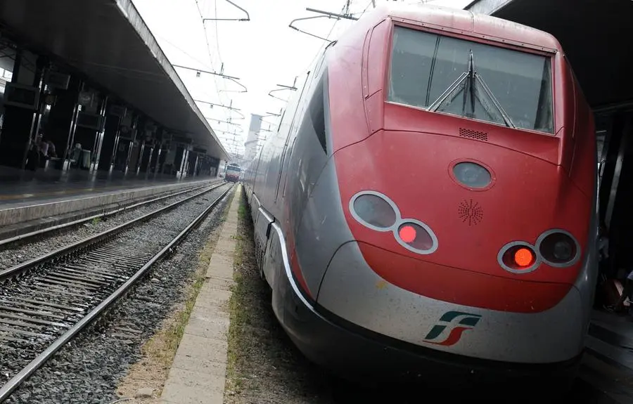 Treni, ritardi e disagi sull'Alta Velocità: caos tra Roma e Firenze