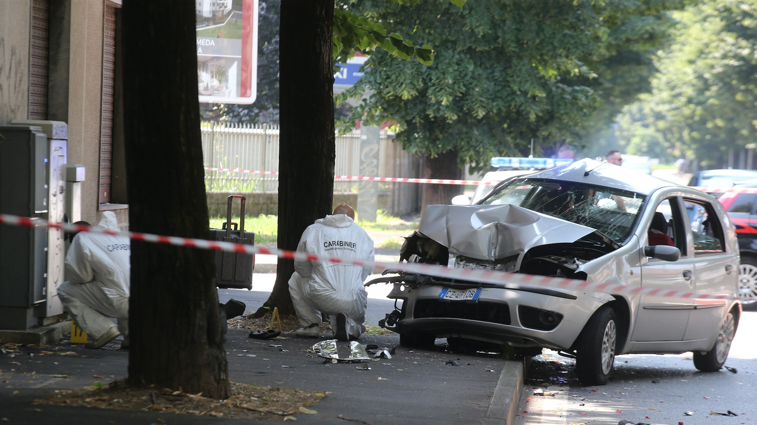 L'auto di  Mario Romeo dopo la sparatoria