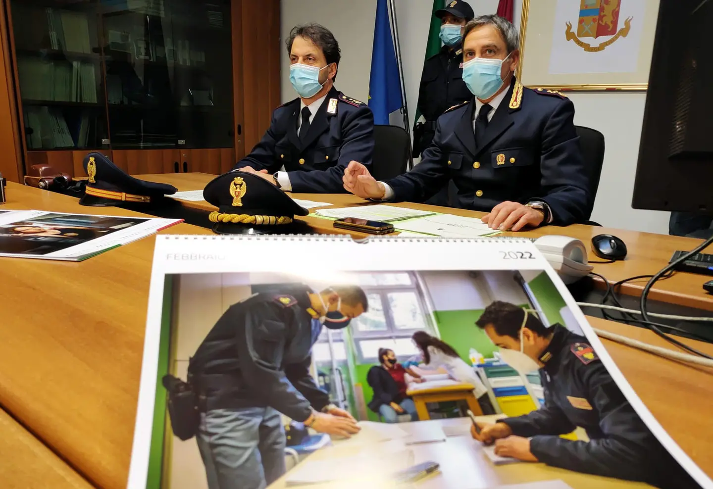 Poliziotto-fotografo di Lecco, il suo scatto diventa un simbolo