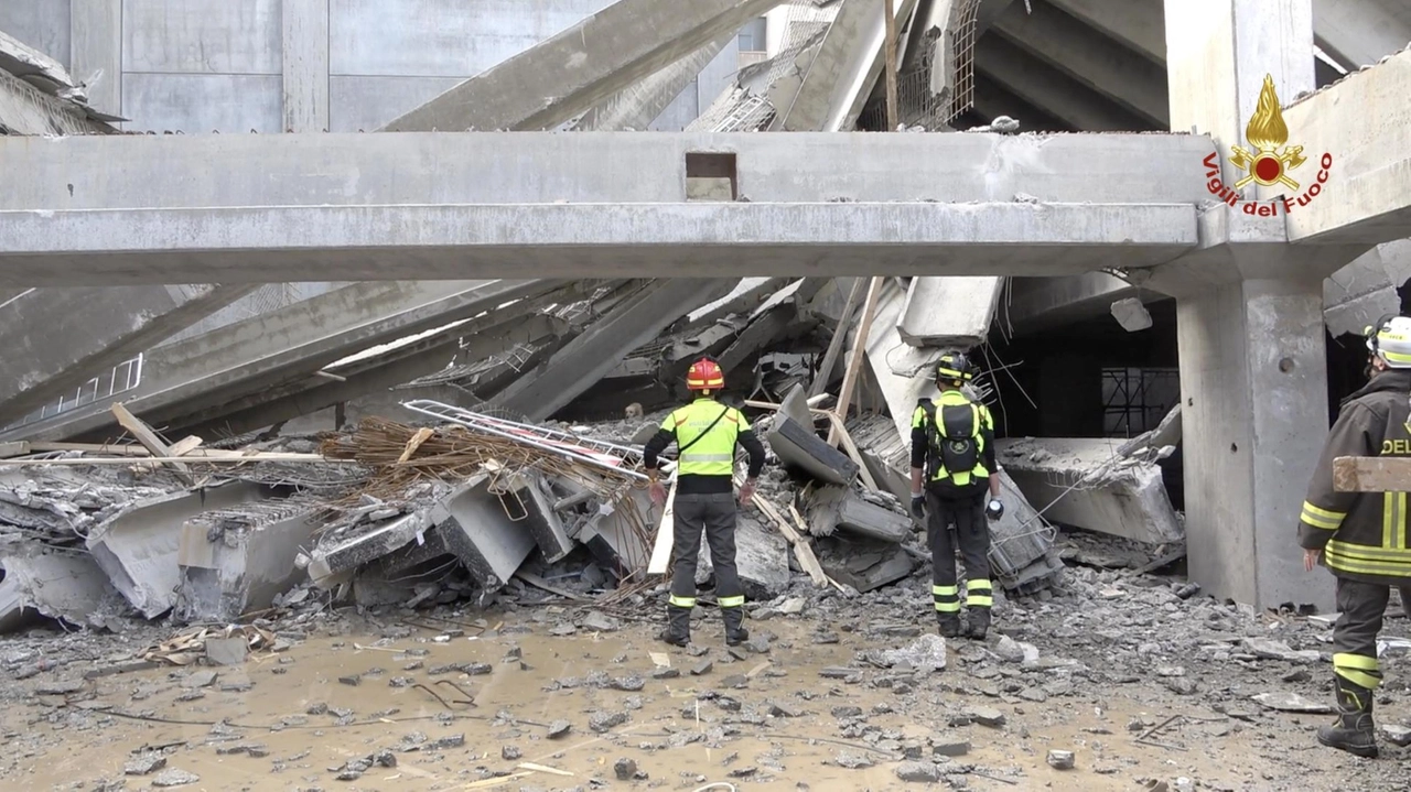 Il cantiere Esselunga di via Mariti dopo il crollo