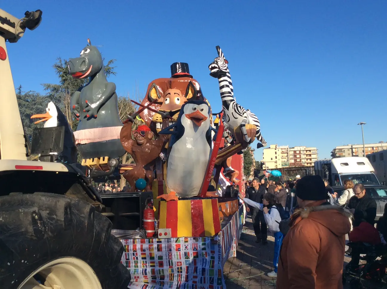 Carnevale, decine di fialette puzzolenti svuotate in via Garibaldi - Il  Saronno