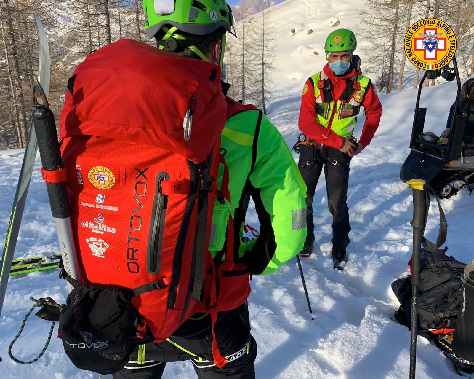 Valanga travolge tre scialpinisti: illesi