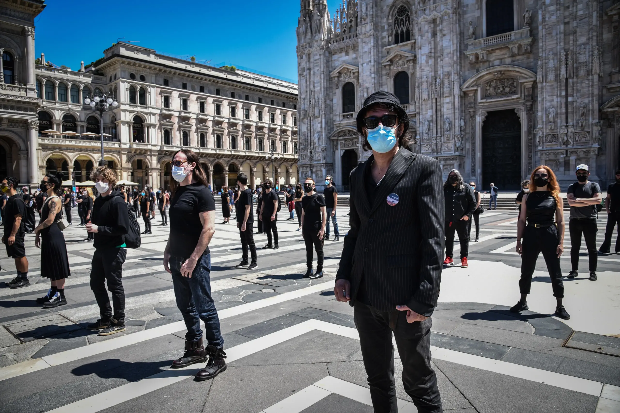 Musica, flash mob in piazza Duomo: big in campo per sostenere lavoratori spettacolo /FOTO