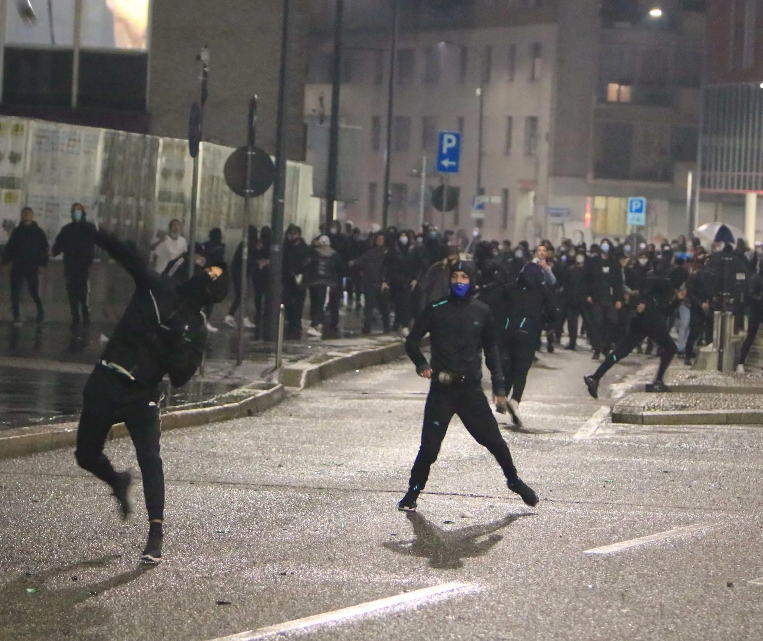 In piazza ultras, anarchici e centri sociali