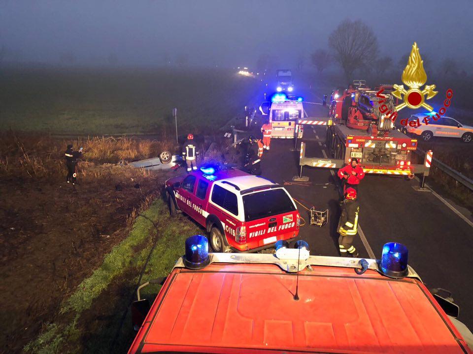 Pieve Si Ribalta Con L Auto Nel Canale Resta Imprigionato Nell Abitacolo